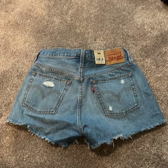Levi’s 501 Shorts - Picture 2 of 3